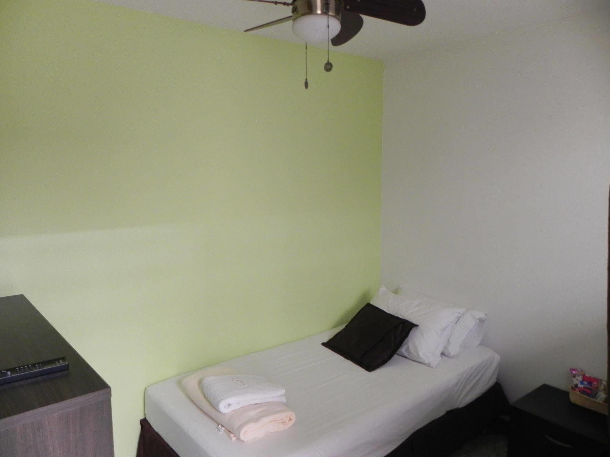 Hostal Tamarindo Inn Medellín Eksteriør bilde