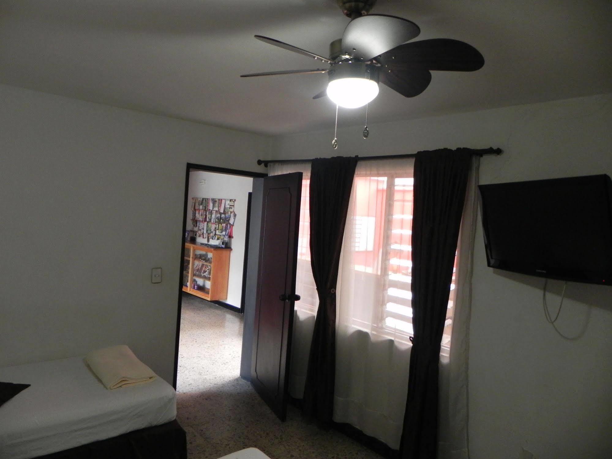 Hostal Tamarindo Inn Medellín Eksteriør bilde