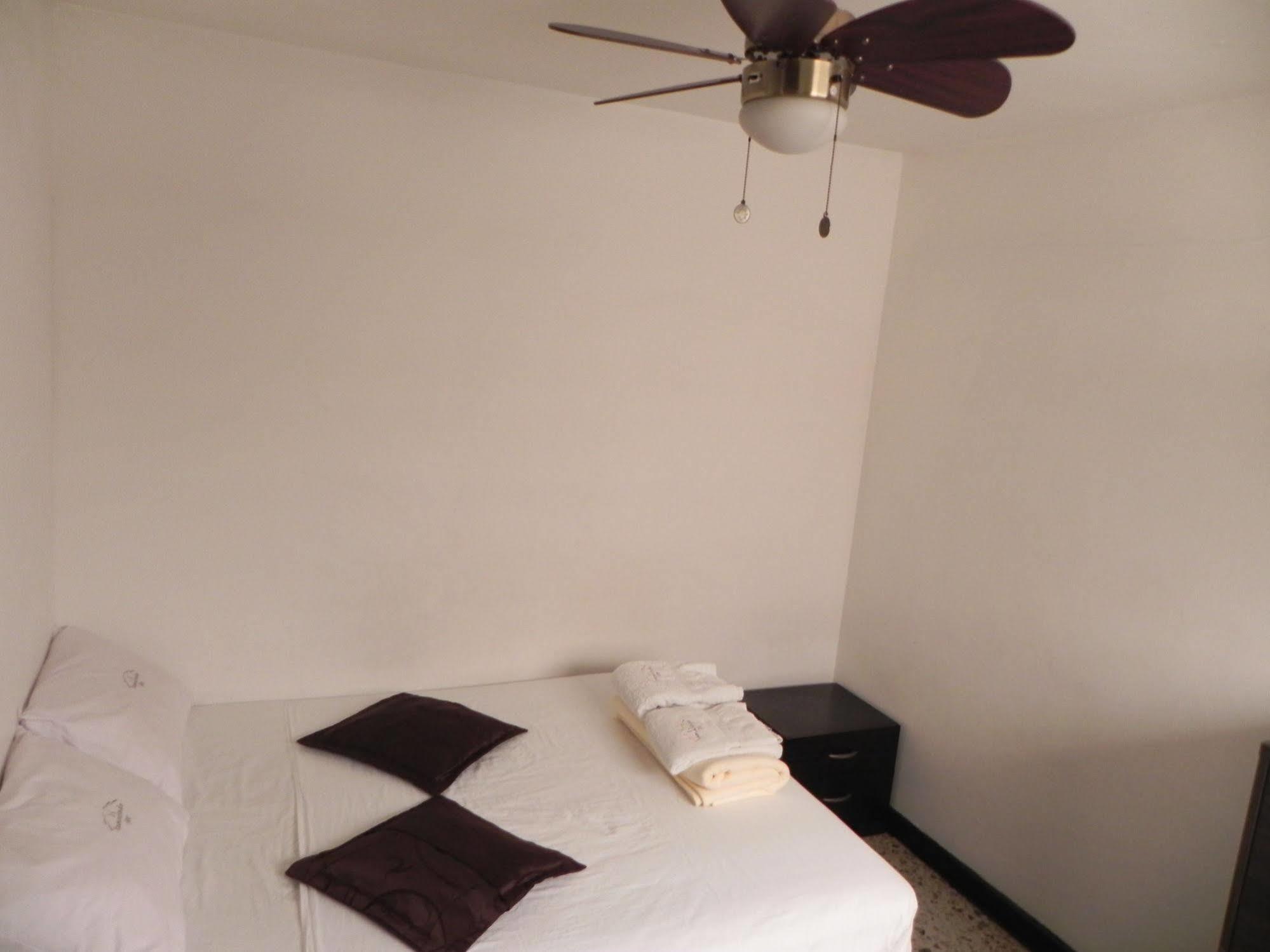 Hostal Tamarindo Inn Medellín Eksteriør bilde