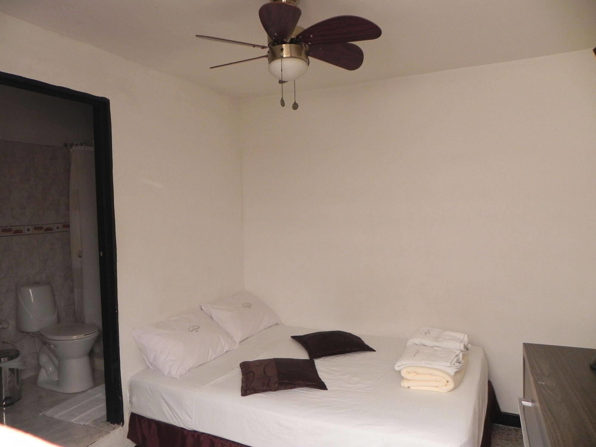 Hostal Tamarindo Inn Medellín Eksteriør bilde